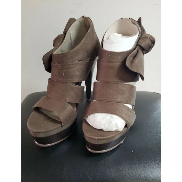 Michael Antonio Heels   - Picture 3 of 5